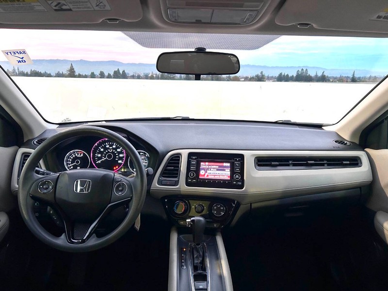 Honda HR-V Vehicle Full-screen Gallery Image 09