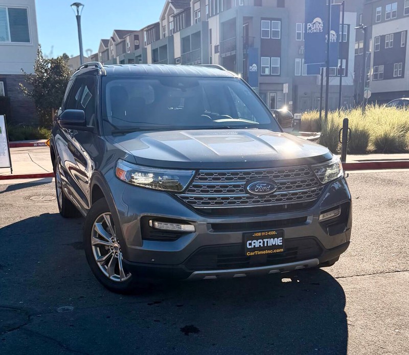 Ford Explorer Vehicle Full-screen Gallery Image 03