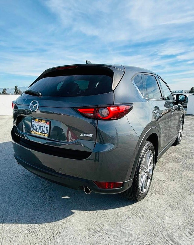Mazda CX-5 Vehicle Full-screen Gallery Image 08