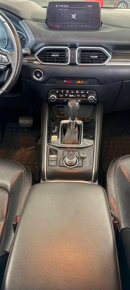 Mazda CX-5 Vehicle Full-screen Gallery Image 12