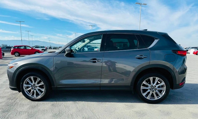 Mazda CX-5 Vehicle Full-screen Gallery Image 04
