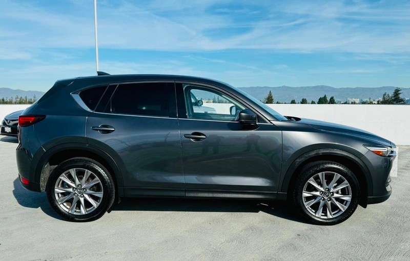 Mazda CX-5 Vehicle Full-screen Gallery Image 05