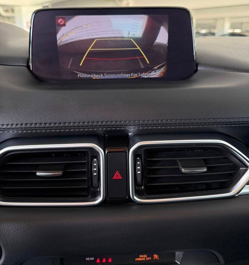 Mazda CX-5 Vehicle Full-screen Gallery Image 13