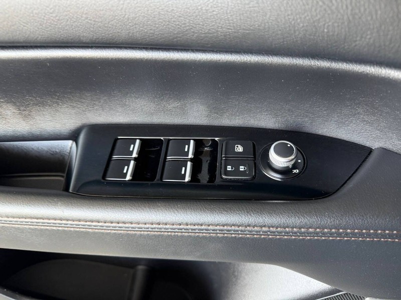 Mazda CX-5 Vehicle Full-screen Gallery Image 18