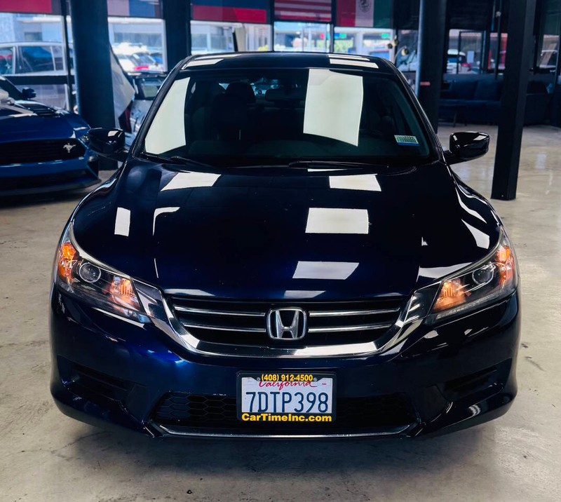 Honda Accord Sedan Vehicle Full-screen Gallery Image 03