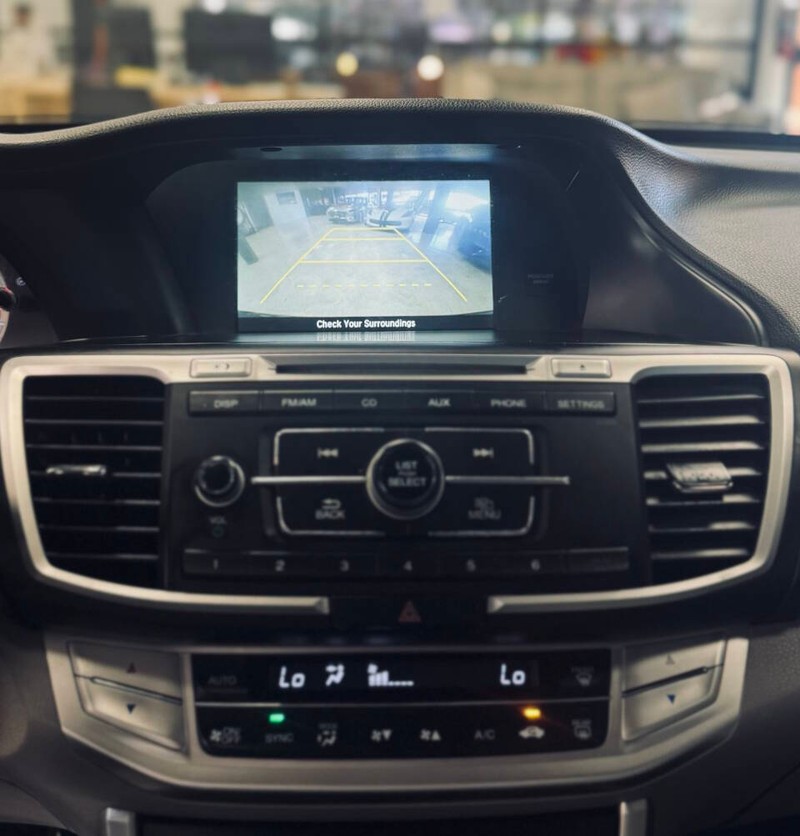 Honda Accord Sedan Vehicle Full-screen Gallery Image 09