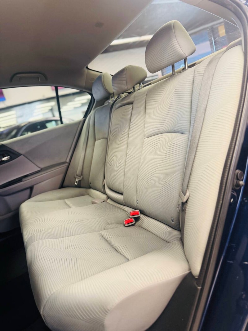 Honda Accord Sedan Vehicle Full-screen Gallery Image 13