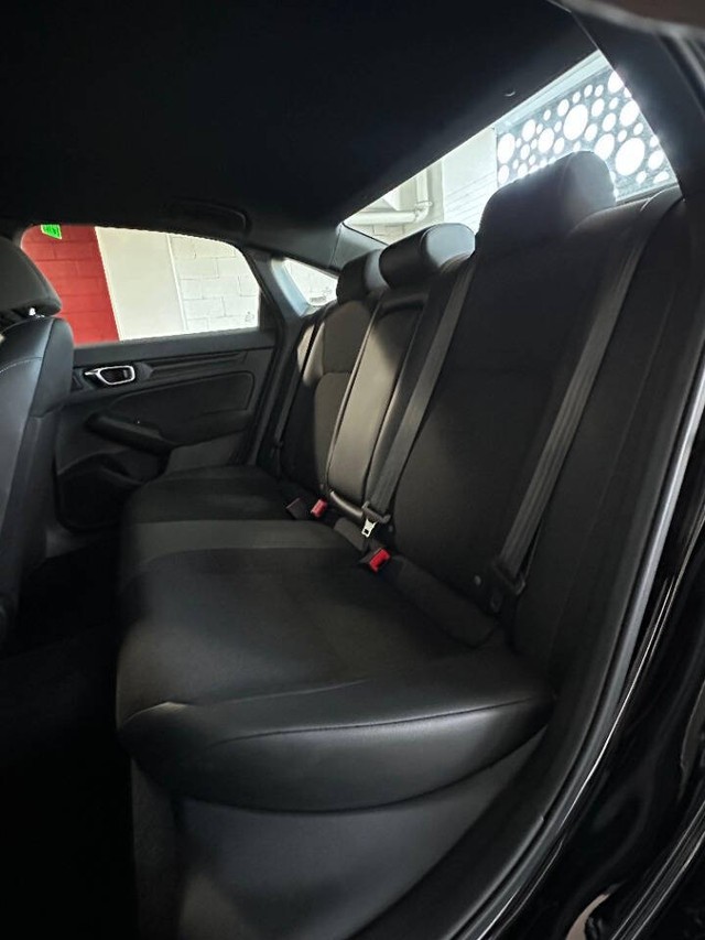 Honda Civic Sedan Vehicle Full-screen Gallery Image 13