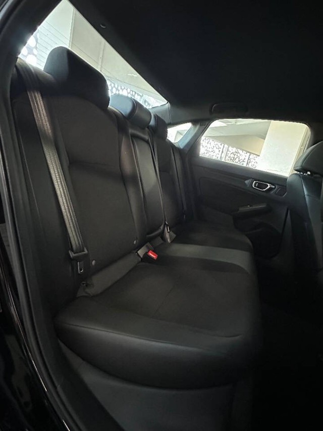 Honda Civic Sedan Vehicle Full-screen Gallery Image 15