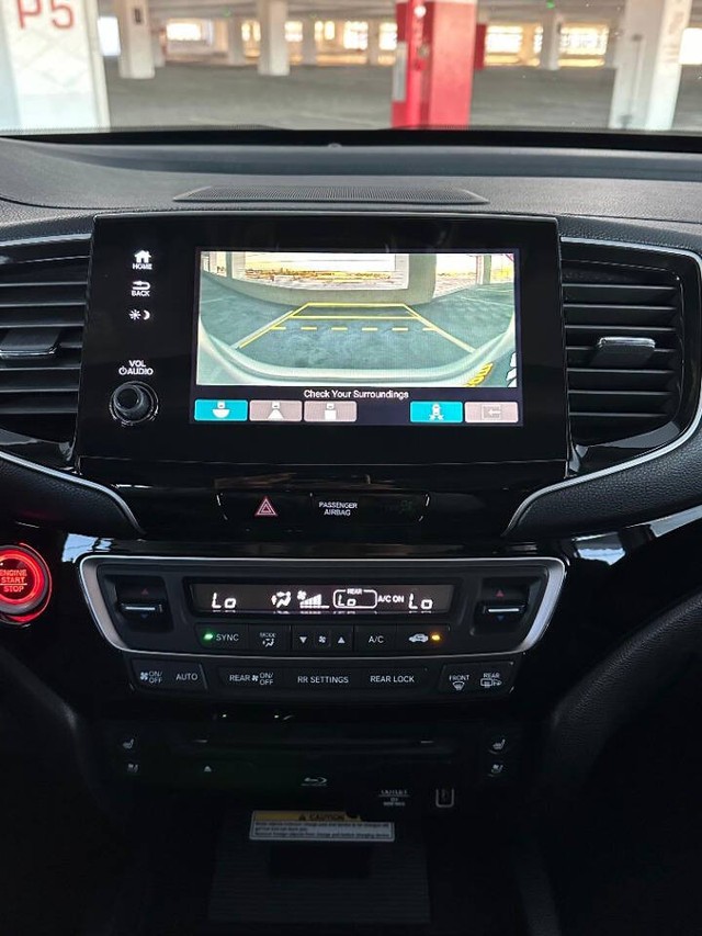 Honda Pilot Vehicle Full-screen Gallery Image 13