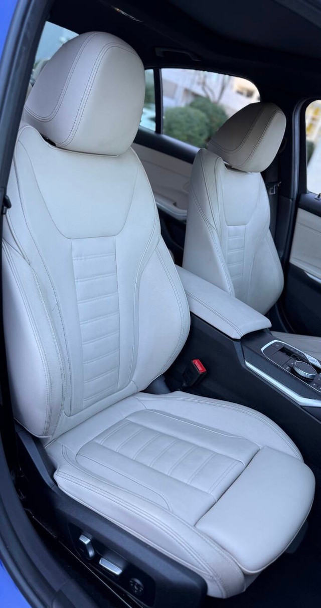 BMW 3 Series Vehicle Full-screen Gallery Image 16