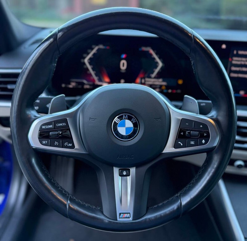BMW 3 Series Vehicle Full-screen Gallery Image 12