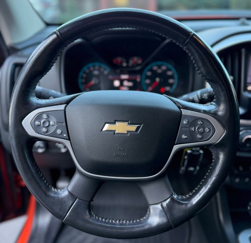 Chevrolet Colorado Vehicle Full-screen Gallery Image 11
