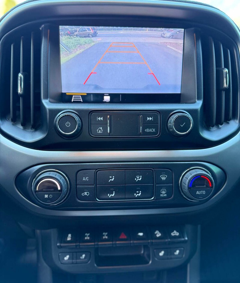 Chevrolet Colorado Vehicle Full-screen Gallery Image 12