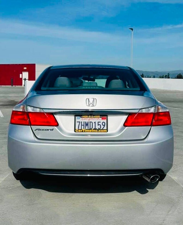 Honda Accord Sedan Vehicle Full-screen Gallery Image 06