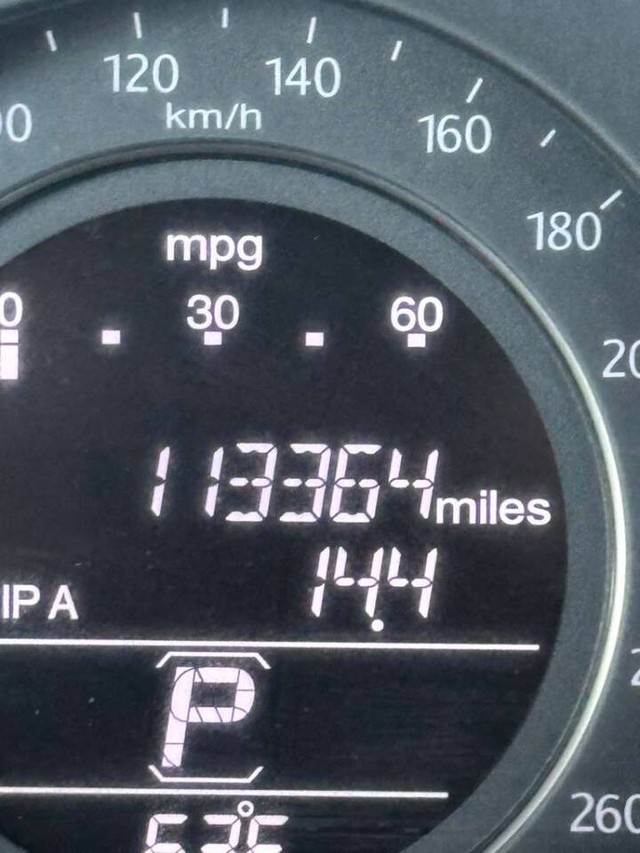 Honda Accord Sedan Vehicle Full-screen Gallery Image 12