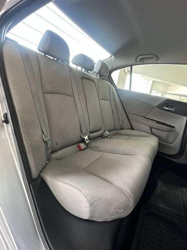 Honda Accord Sedan Vehicle Full-screen Gallery Image 17