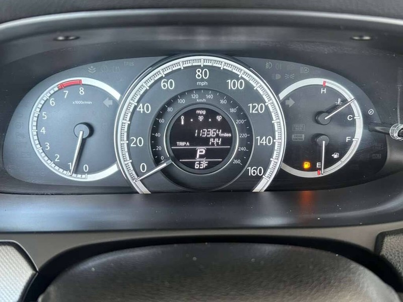 Honda Accord Sedan Vehicle Full-screen Gallery Image 11