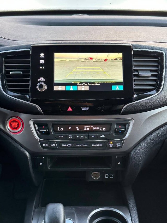 Honda Pilot Vehicle Full-screen Gallery Image 12