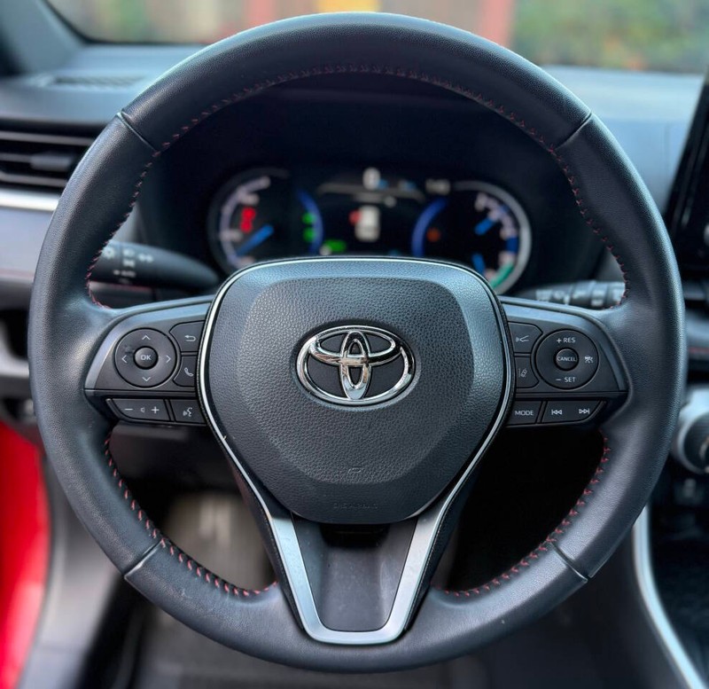 Toyota RAV4 Prime Vehicle Full-screen Gallery Image 10