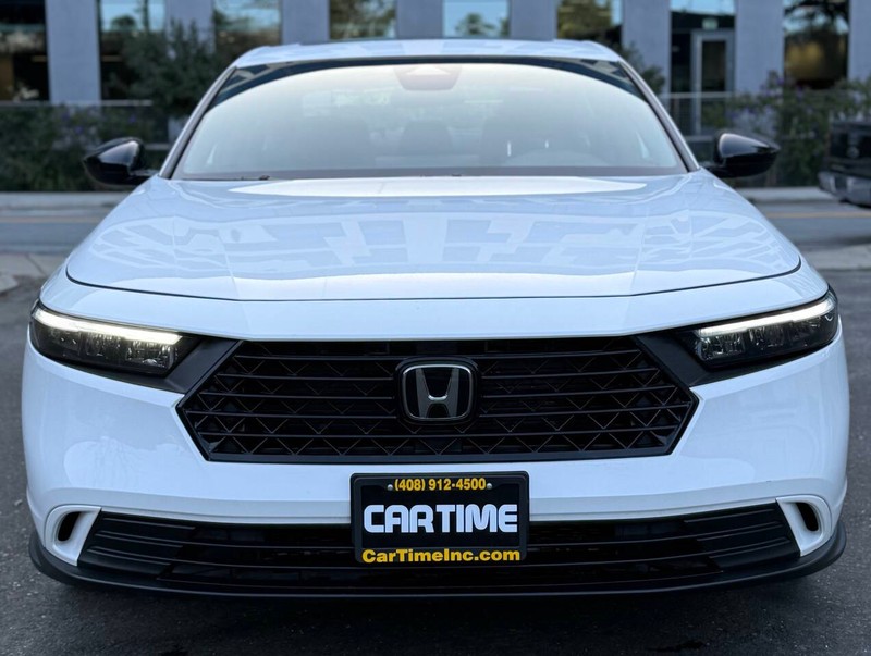 Honda Accord Hybrid Vehicle Full-screen Gallery Image 02
