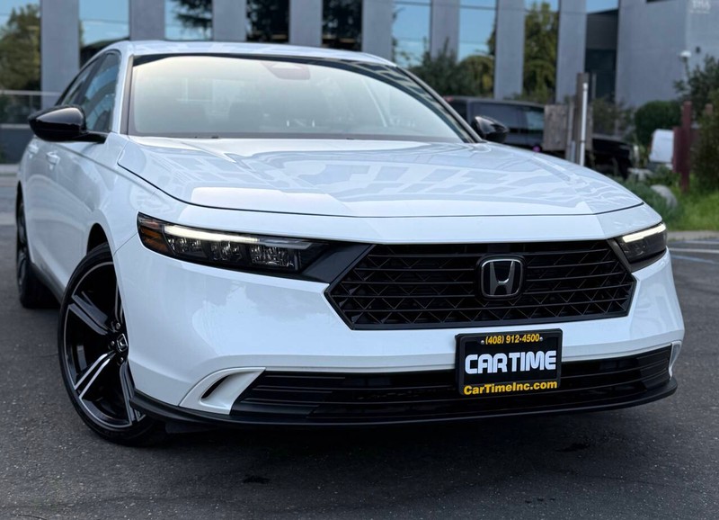 Honda Accord Hybrid Vehicle Full-screen Gallery Image 03