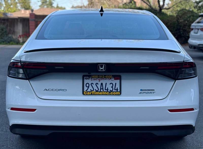 Honda Accord Hybrid Vehicle Full-screen Gallery Image 07