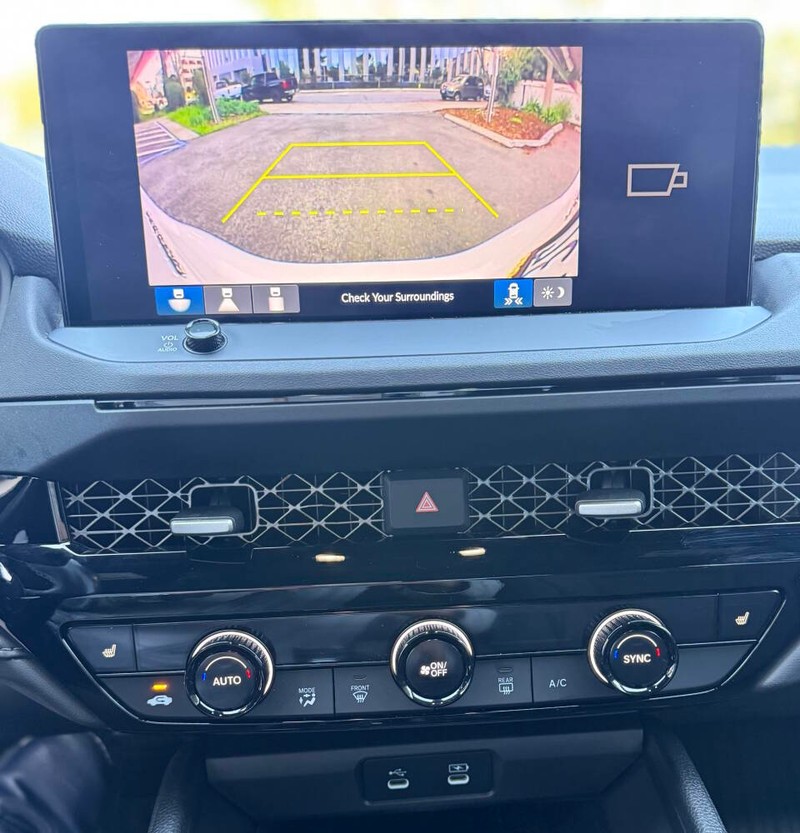 Honda Accord Hybrid Vehicle Full-screen Gallery Image 11
