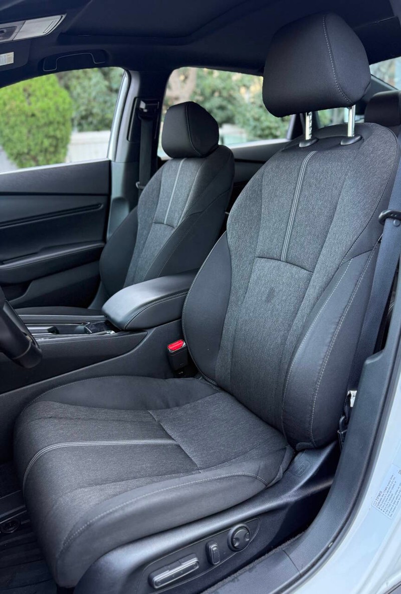 Honda Accord Hybrid Vehicle Full-screen Gallery Image 14