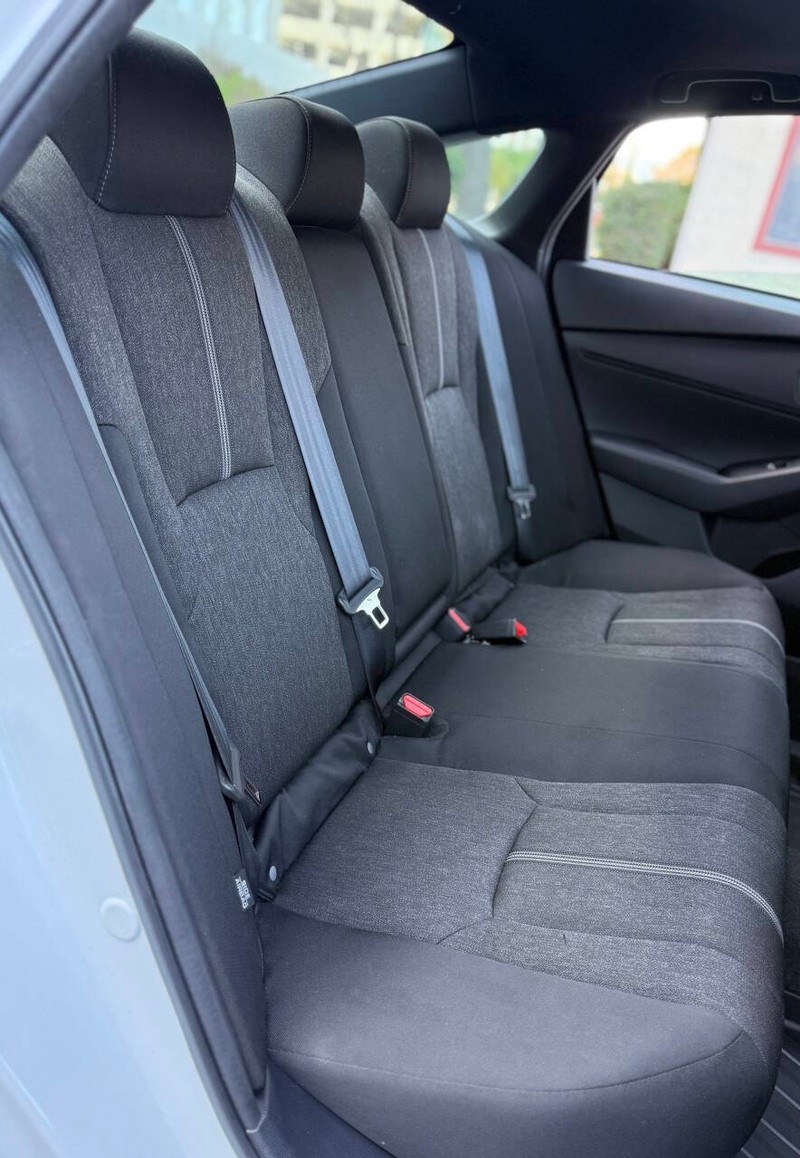 Honda Accord Hybrid Vehicle Full-screen Gallery Image 15