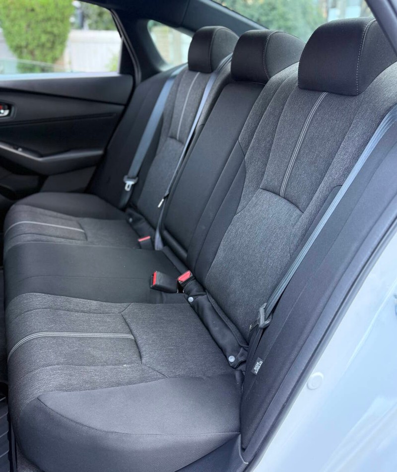 Honda Accord Hybrid Vehicle Full-screen Gallery Image 16