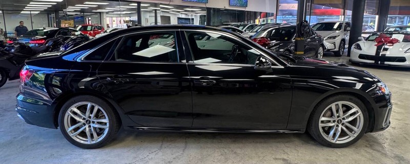 Audi A4 Sedan Vehicle Full-screen Gallery Image 05
