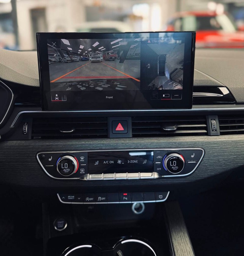 Audi A4 Sedan Vehicle Full-screen Gallery Image 11