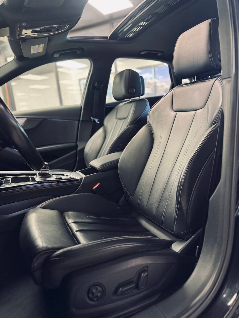 Audi A4 Sedan Vehicle Full-screen Gallery Image 12
