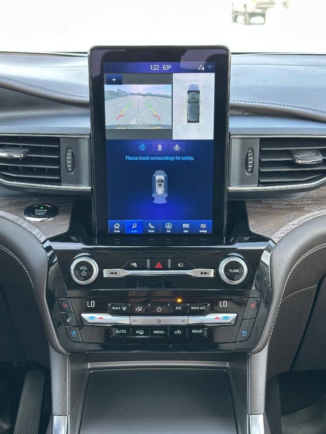Ford Explorer Vehicle Full-screen Gallery Image 11