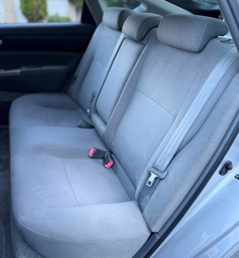 Toyota Prius Vehicle Full-screen Gallery Image 13
