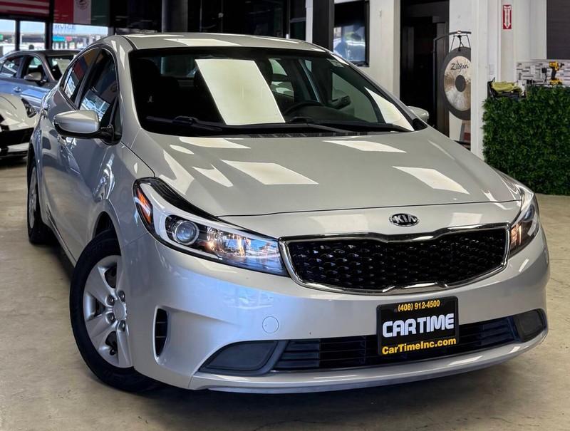 Kia Forte Vehicle Full-screen Gallery Image 02