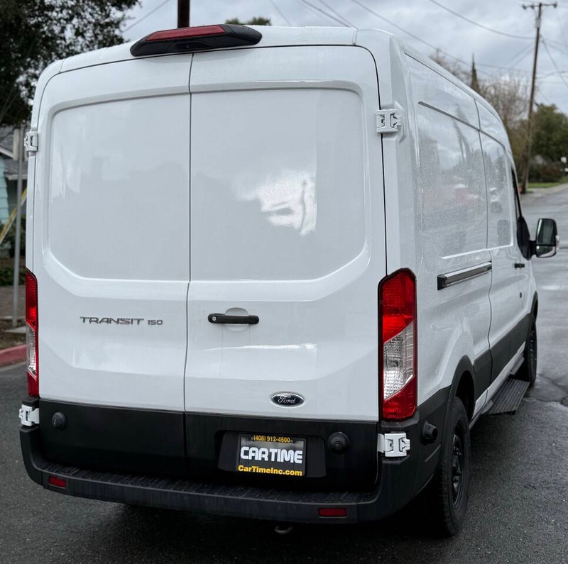 Ford Transit Van Vehicle Full-screen Gallery Image 06