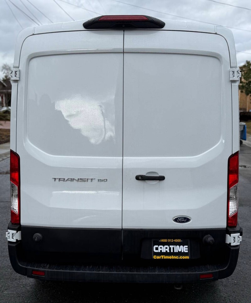 Ford Transit Van Vehicle Full-screen Gallery Image 07