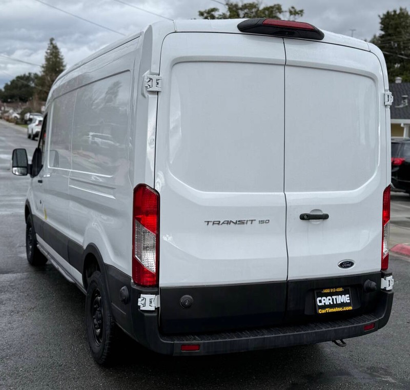 Ford Transit Van Vehicle Full-screen Gallery Image 08