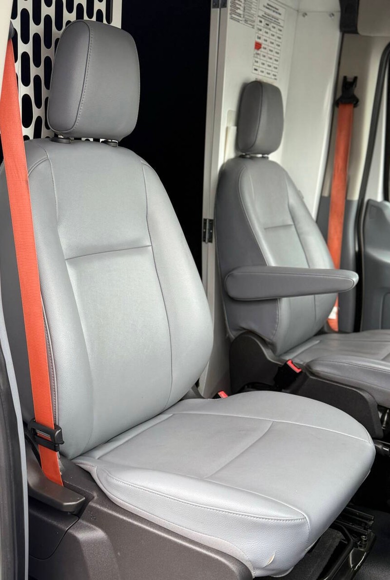 Ford Transit Van Vehicle Full-screen Gallery Image 15