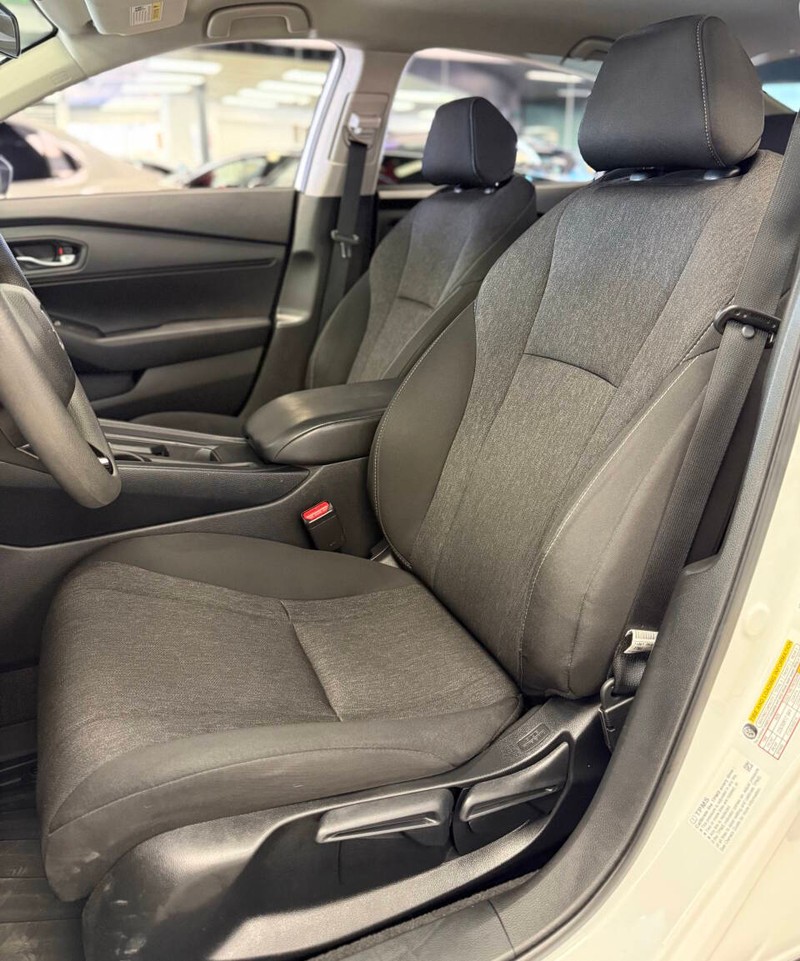 Honda Accord Sedan Vehicle Full-screen Gallery Image 09
