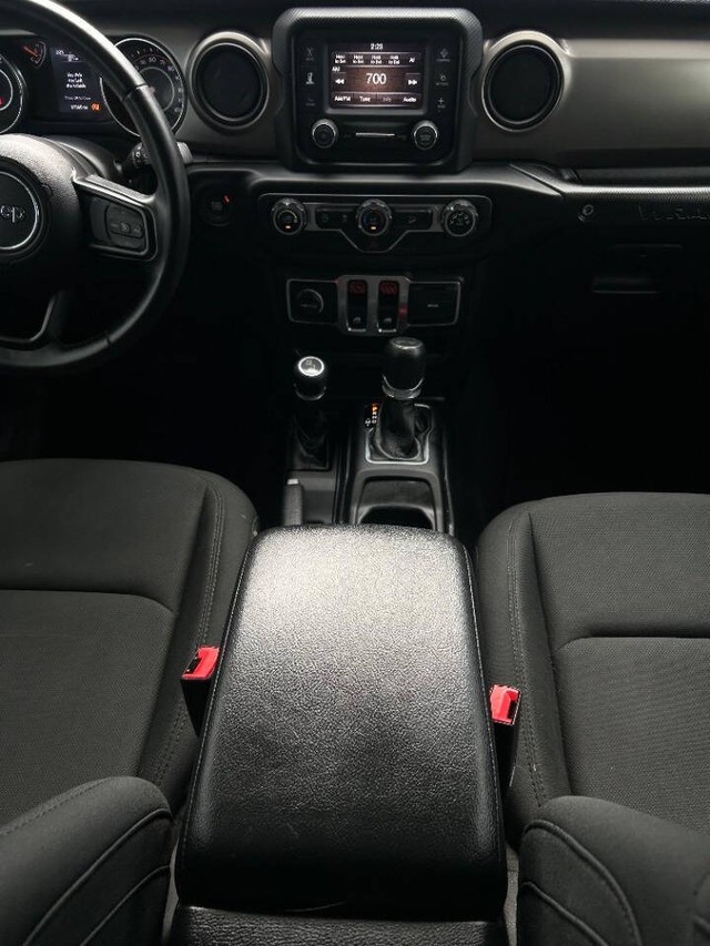 Jeep Wrangler Vehicle Full-screen Gallery Image 13