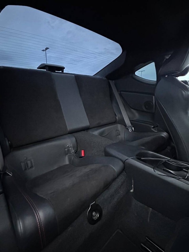 Subaru BRZ Vehicle Full-screen Gallery Image 17