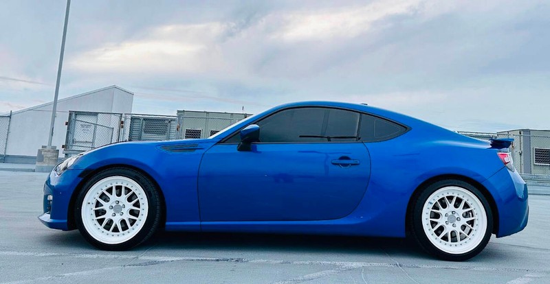 Subaru BRZ Vehicle Full-screen Gallery Image 04