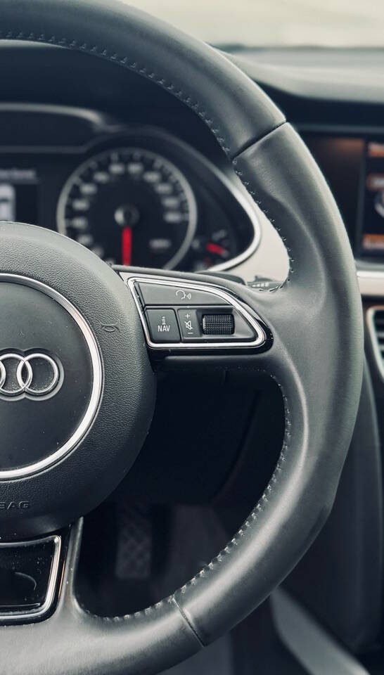 Audi A4 Vehicle Full-screen Gallery Image 17