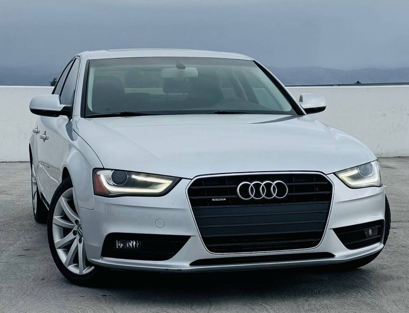 Audi A4 Vehicle Full-screen Gallery Image 02