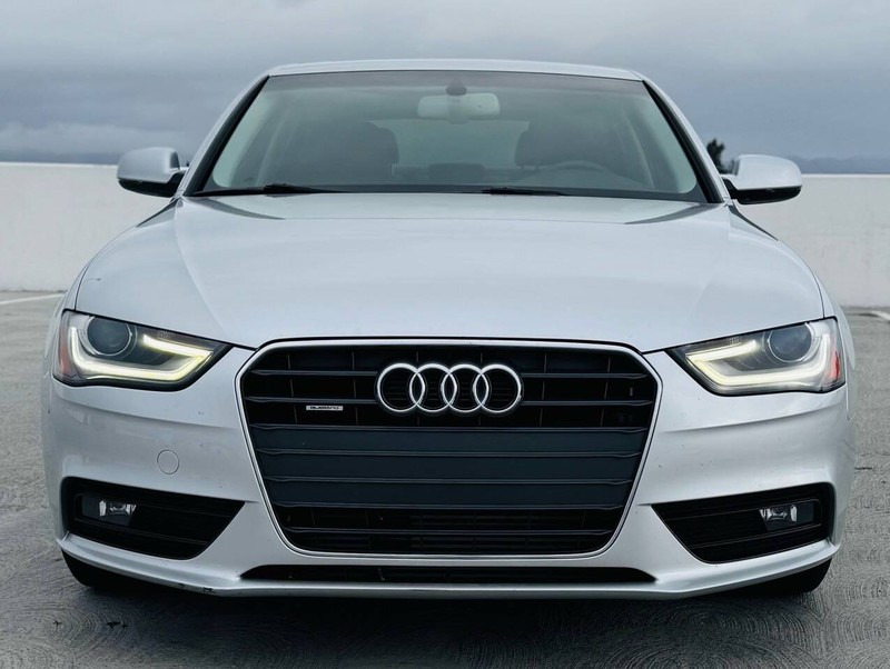 Audi A4 Vehicle Full-screen Gallery Image 14