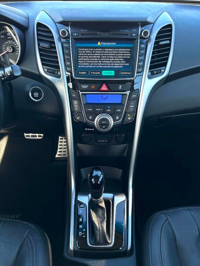 Hyundai Elantra GT Vehicle Full-screen Gallery Image 11