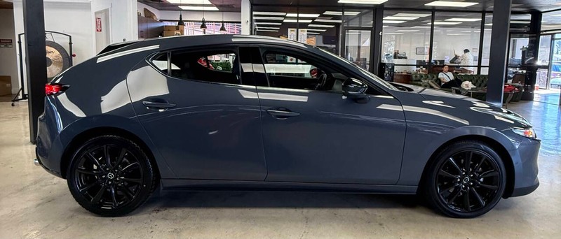 Mazda Mazda3 Hatchback Vehicle Full-screen Gallery Image 05